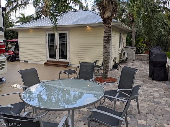 3rd image of 205-3032 Cupola Ln N