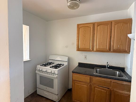 2nd image of 2875 Bainbridge Ave #1