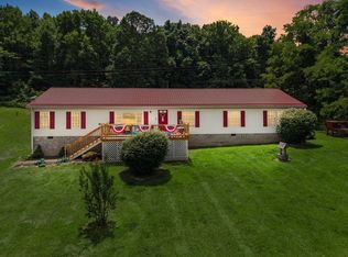 879 Cross Ave, Pearisburg, VA 24134
