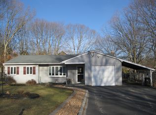 21 Aberdeen Dr, Mastic, NY 11950