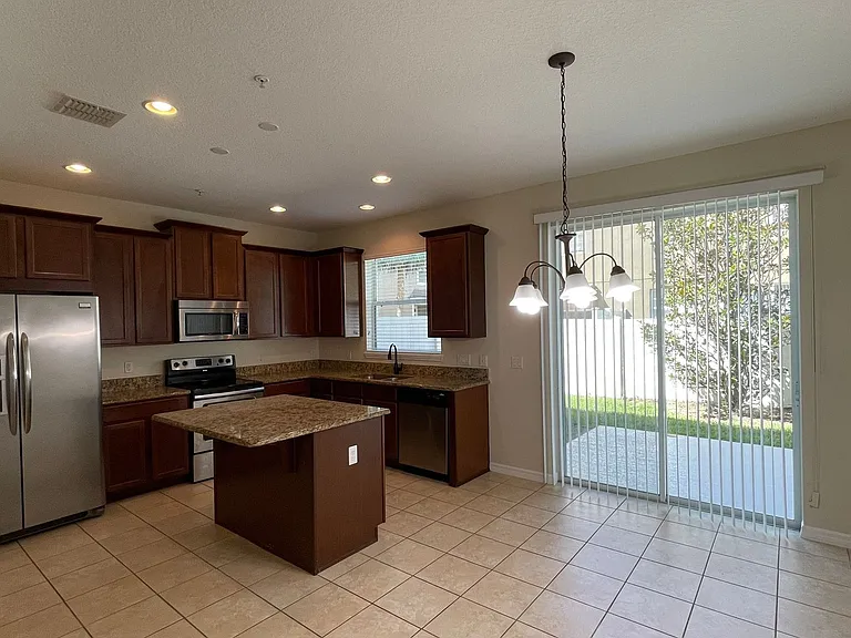 9484 Strongbark Ln — Photo 5