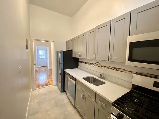 Rented by Bruma Realty LLC | media 4