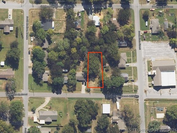 3rd image of 504 SE 4th St