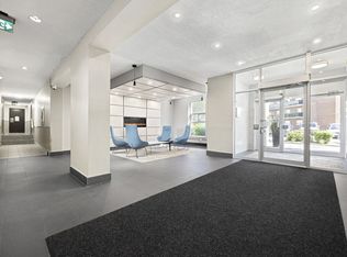 95 Paisley Blvd W #703, Mississauga, ON L5B 1E7