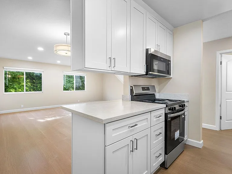 2150 Santa Clara Ave #G — Photo 8