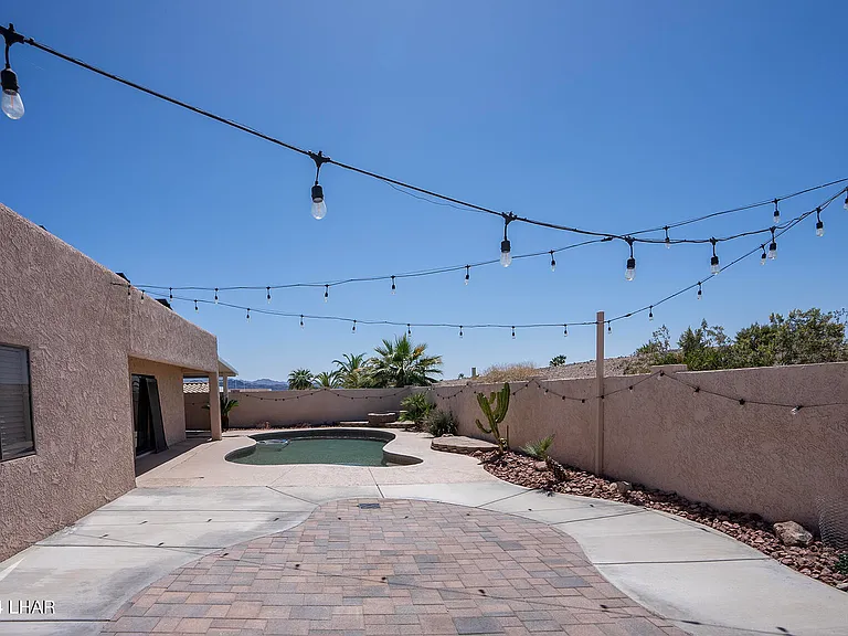 2253 Daytona Ave — Photo 12