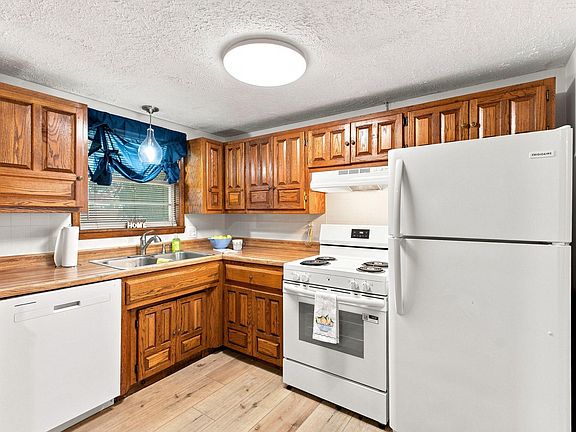 2nd image of 404 N Hartford Avenue