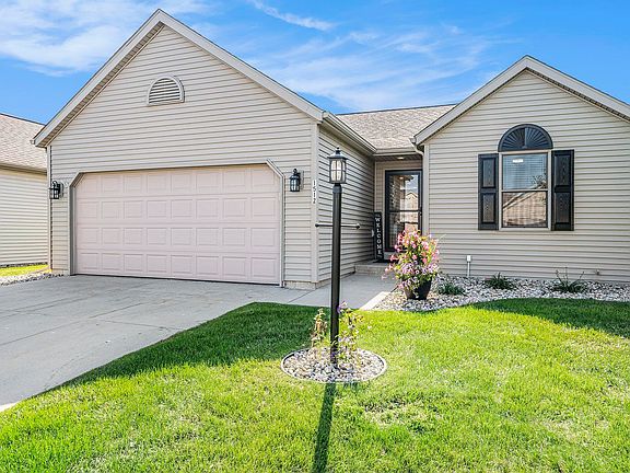 2nd image of 1512 Clover Creek Ln