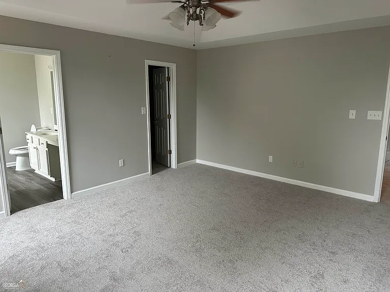 1133 Hawthorn Ln — Photo 9
