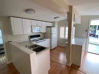 1 bed, 1.0 bath, 448 sqft, $1,400 — Photo 4