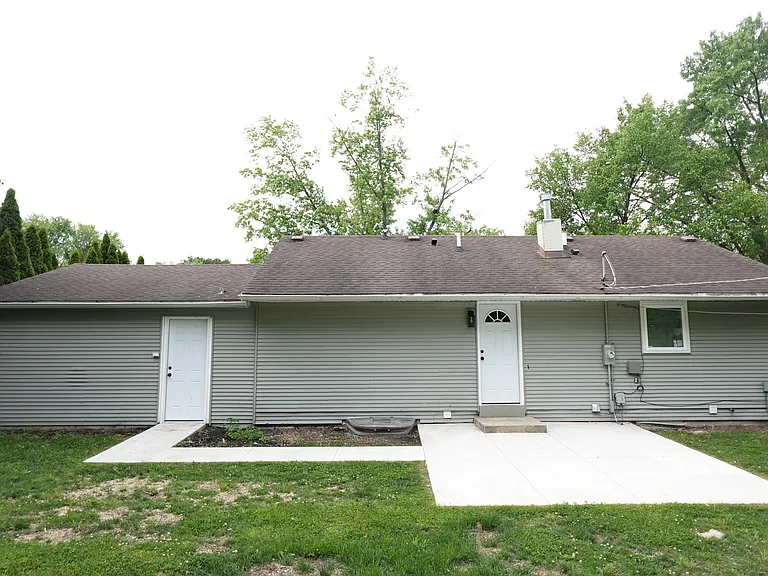 111 W Green Meadows Blvd — Photo 2