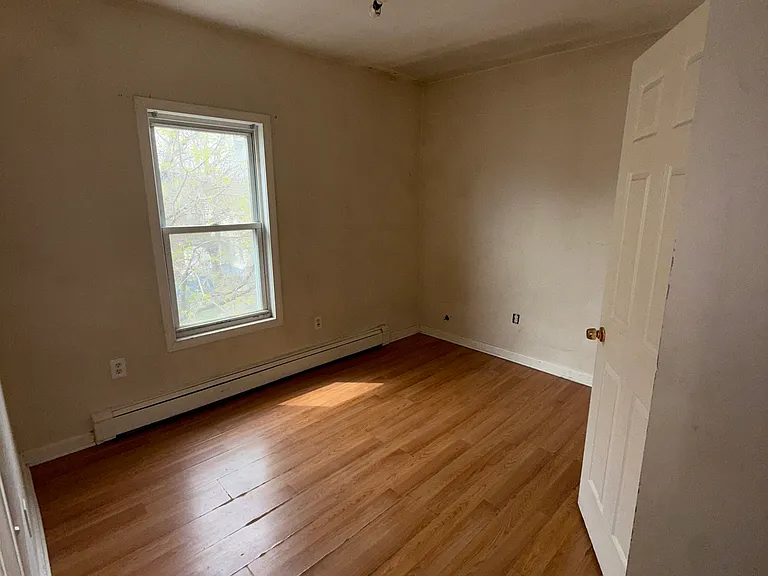 745 E Main St #4 — Photo 4