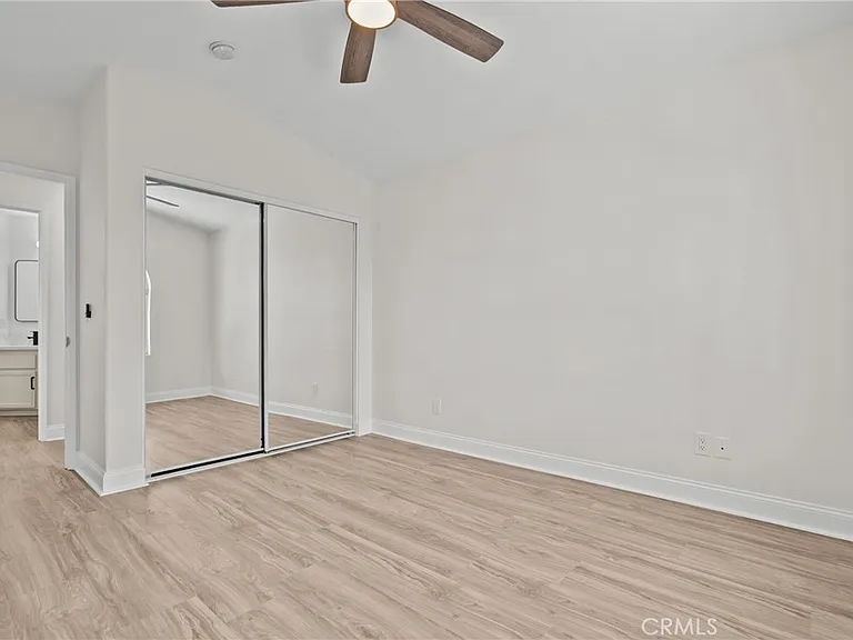 18800 Lull St — Photo 34