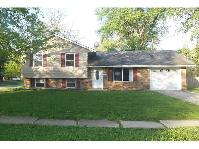 5737 Gateway Dr photo 1