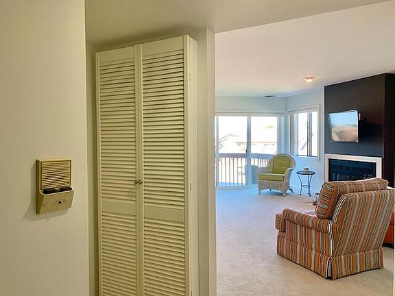 5th image of 368 Harbor Dr Unit 201