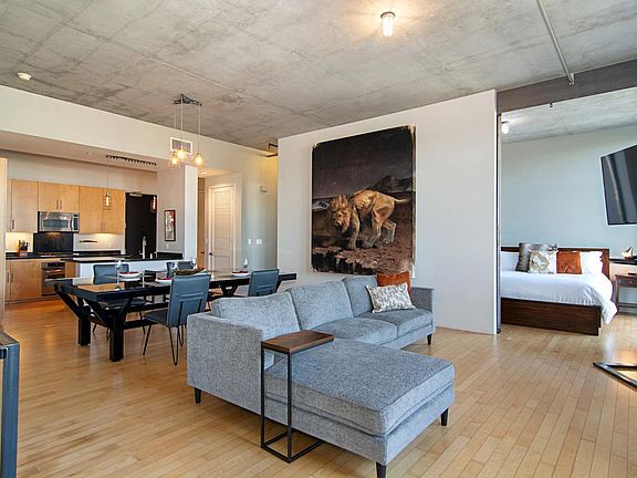3rd image of 527 10th Ave Unit 405