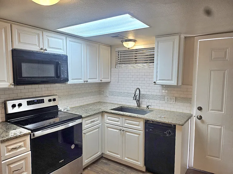 4313 N 19th Ave #204 — Photo 4