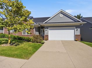 2221 Oak Valley Dr, Muscatine, IA 52761