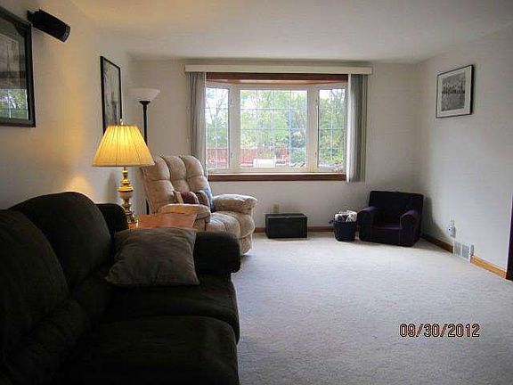 3rd image of 385 N Creek Dr
