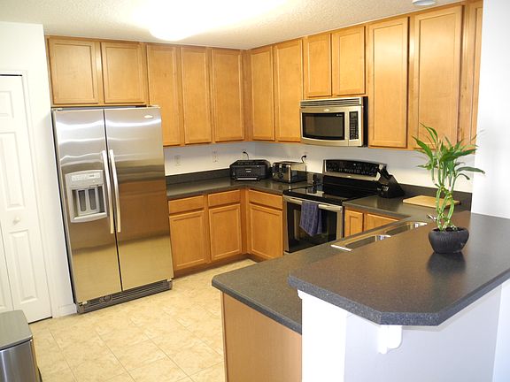LARGE KITCHEN