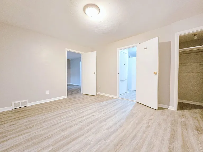 533 Columbia St — Photo 11