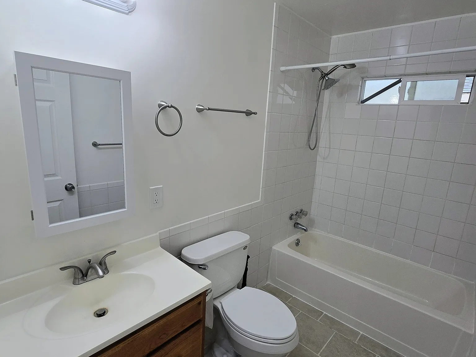 2 bed, 884 sqft, $2,600 — Photo 2