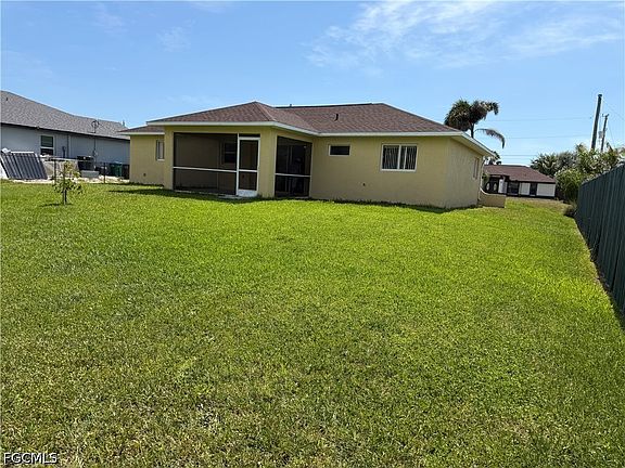 3rd image of 305 NW 22nd Pl
