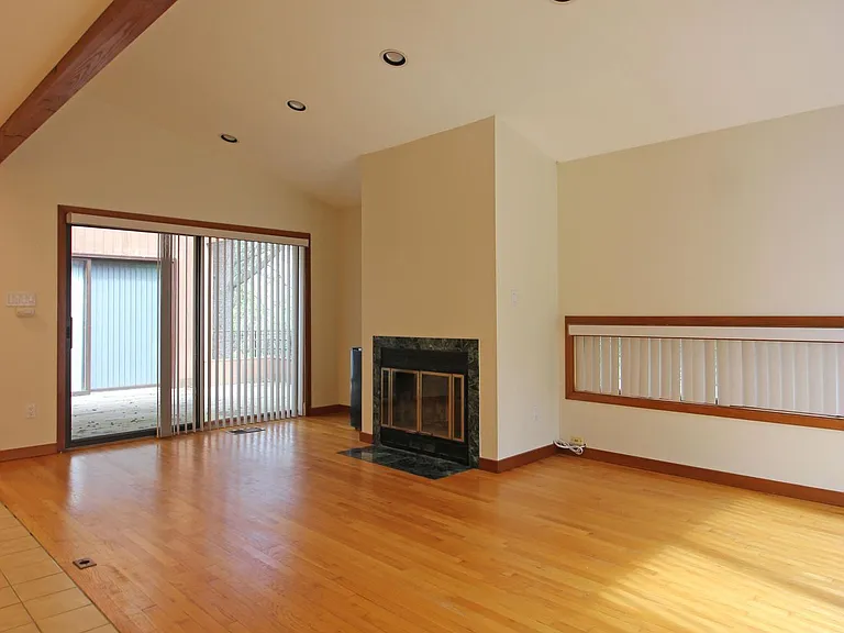 6872 Melrose Dr — Photo 3