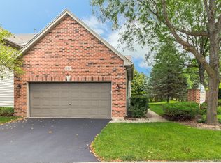 101 Deer Run Ln, Elgin, IL 60120