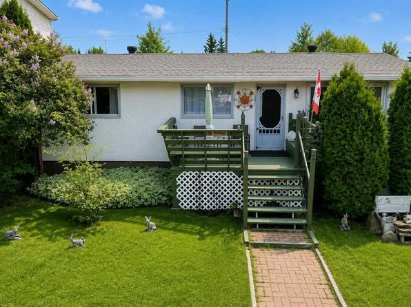 1121 W 56th St, Edson, AB T7E 1H8