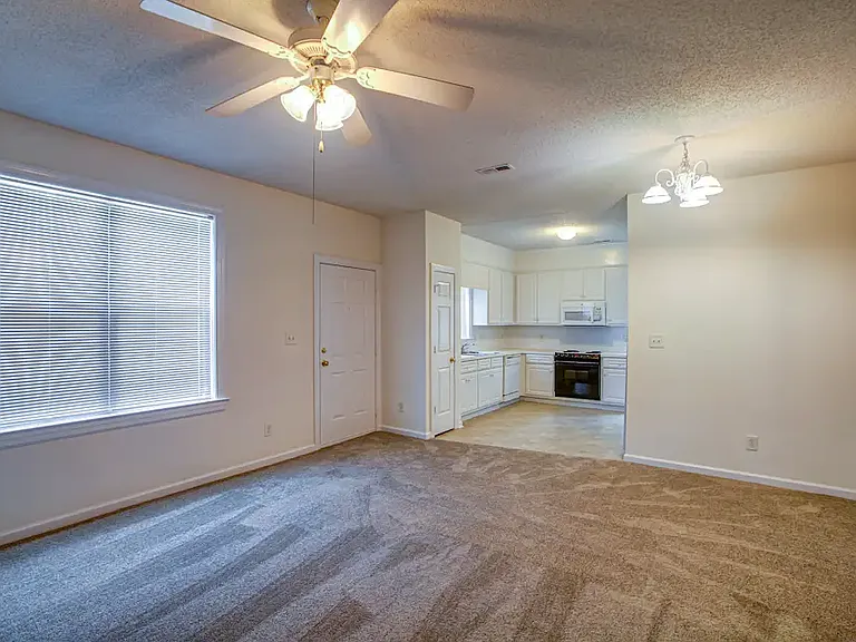 Hunter's Park Apartments — Photo 23
