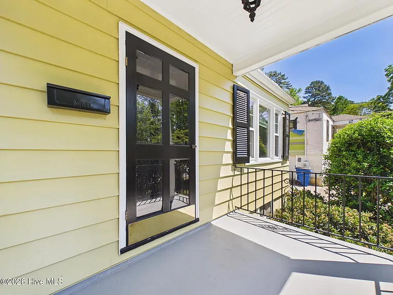 2912 Oberlin Rd — Photo 6