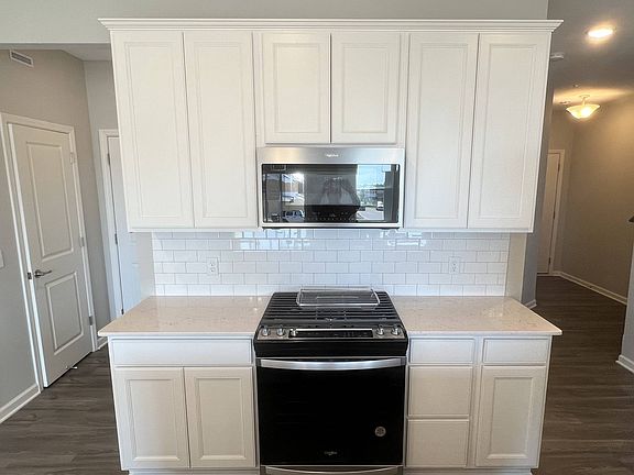 3rd image of 11274 Crestbury Dr