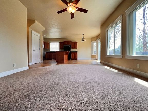 3rd image of 1935 W Marten Creek Dr