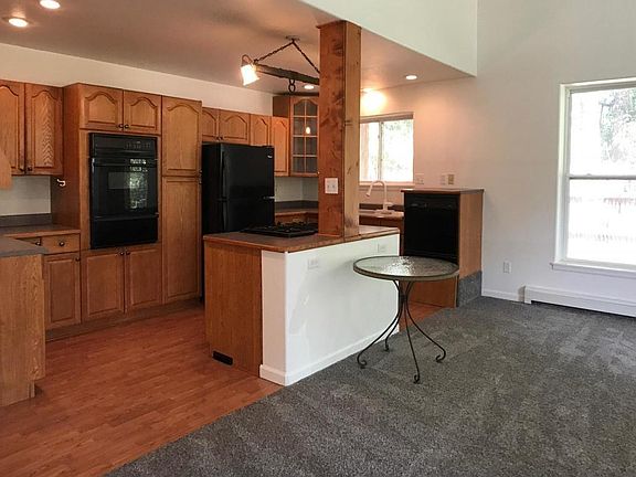 5th image of 304 W 1st St