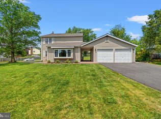 109 Elm Tree Ln, Sterling, VA 20164
