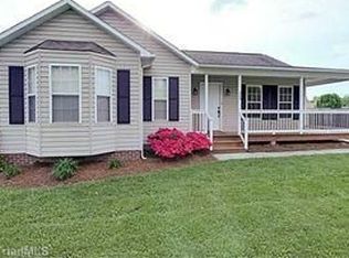 309 Redbud Ln, Thomasville, NC 27360