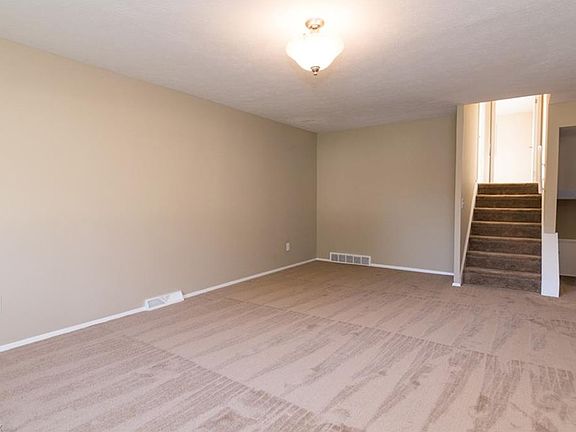 4th image of 240 Waverly St