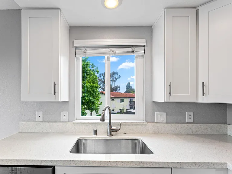 Vista Terrace — Photo 13