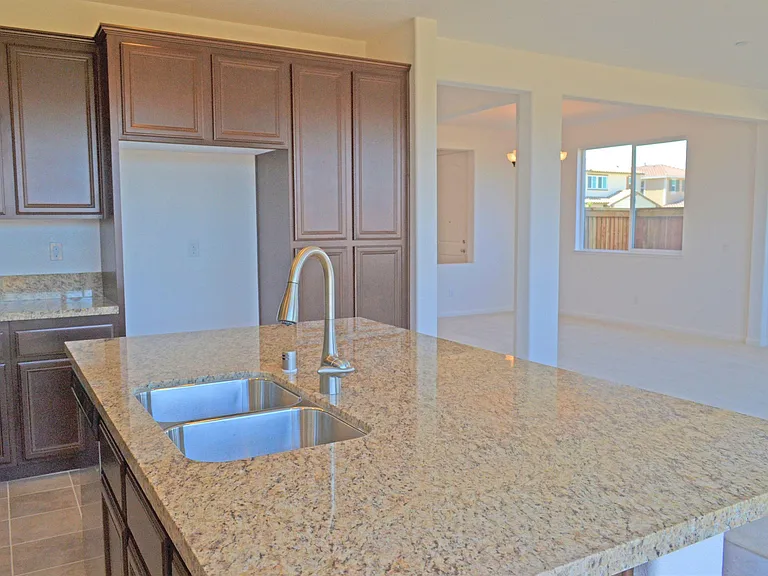 2602 Brookshire St — Photo 4