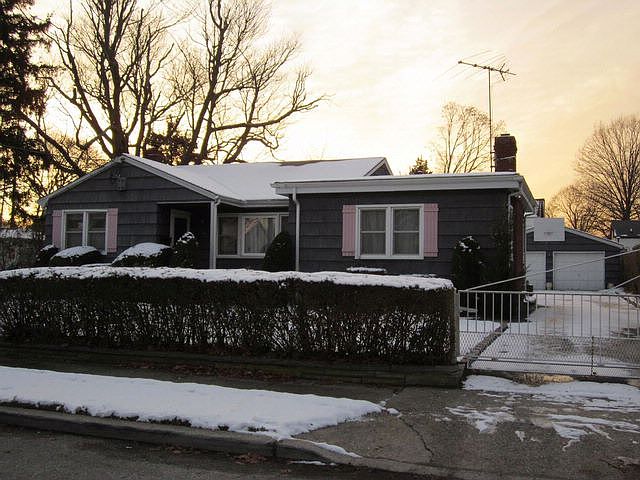 1st image of 810 Park Pl