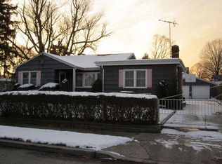810 Park Pl, Uniondale, NY 11553