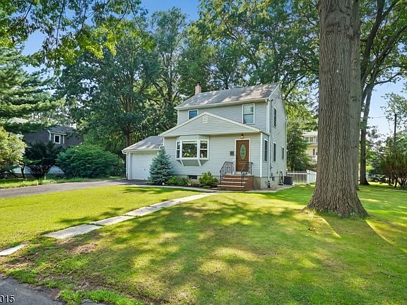 2nd image of 40 Carpenter Pl
