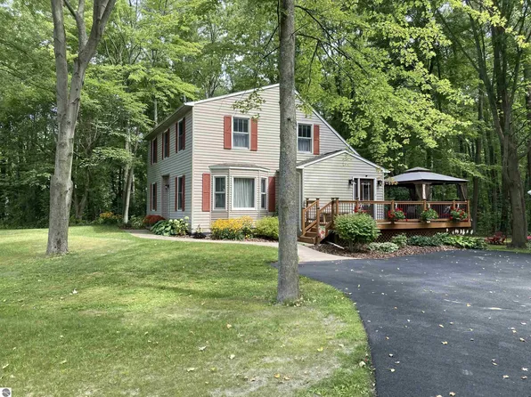 3400 N Sturgeon Rd, Midland, MI 48642