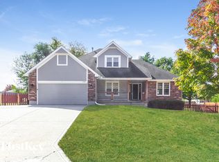 15421 Poplar St, Basehor, KS 66007