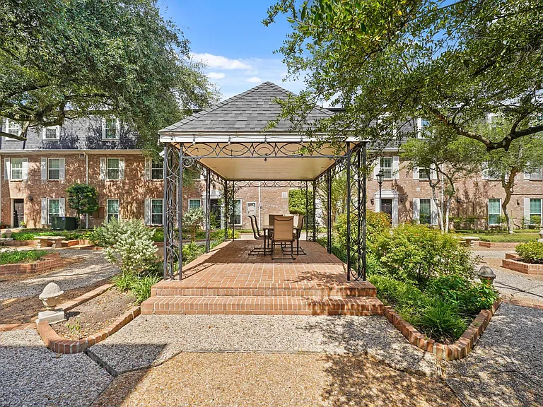 357 N Post Oak Ln #101 — Photo 19