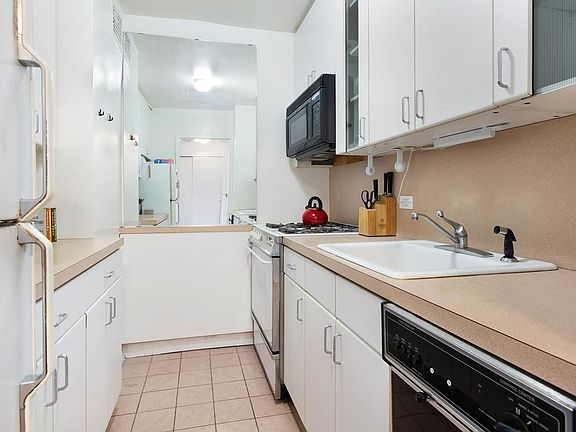 3rd image of 400 Central Park W APT 14V