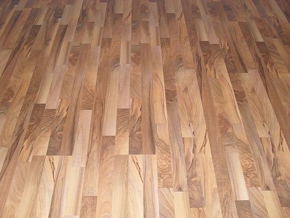 LAMINATE WOOD FLOORING