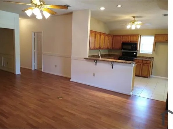 2312 Boardwalk Dr, Mesquite, TX 75181