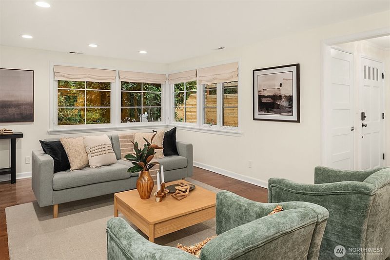 4th image of 10944 23rd Avenue NE